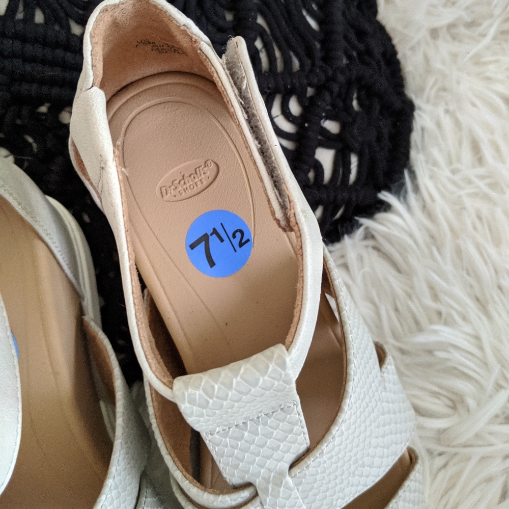 NWOT Dr. Scholl's Wedge Sandals with Velcro Clasp - Picture 4 of 7